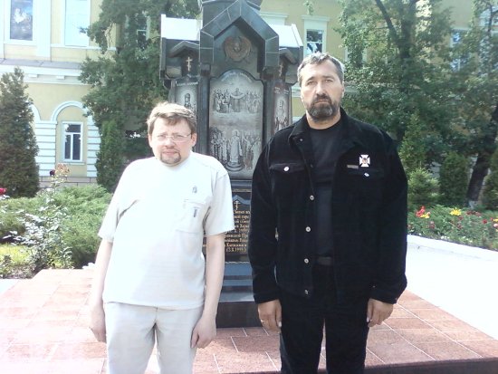 во дворе Свято-Покровского монастыря в Харькове