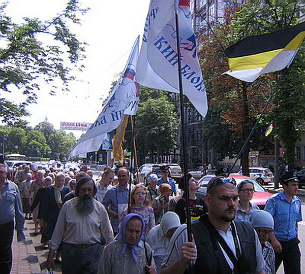 В Киеве прошел Крестный ход в день 70-летия начала Великой Отечественной войны