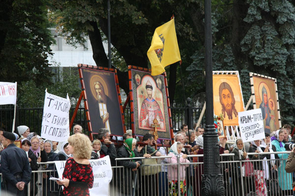 Молитвенное стояние в Киеве против электронного концлагеря