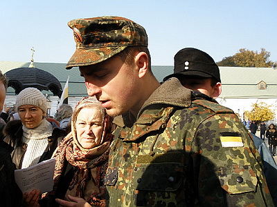 В Киеве националисты напали на участников шествия по случаю Дня русского единства (ФОТО, ВИДЕО)