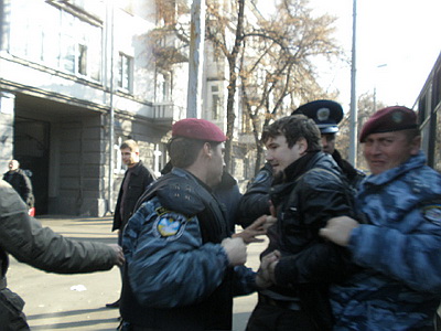 В Киеве националисты напали на участников шествия по случаю Дня русского единства (ФОТО, ВИДЕО)