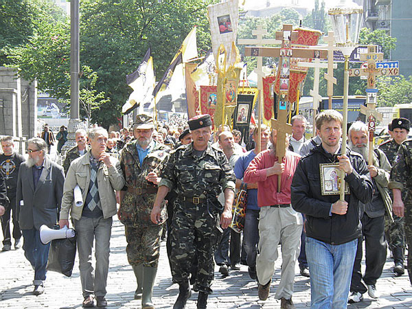 Новый Регион: В Киеве прошло шествие с требованием не допустить проведения гей-парада в воскресенье (ФОТО, ВИДЕО)