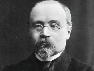 «Чужие люди, пока они чужие, не могут быть нам братьями»