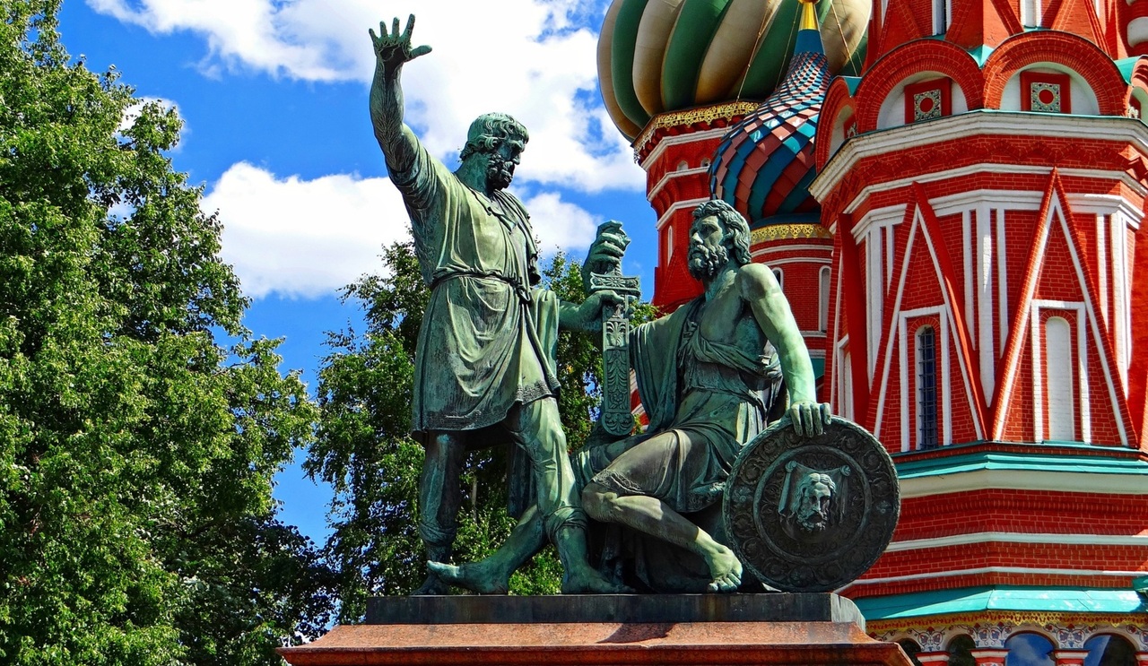 Все статуи в россии
